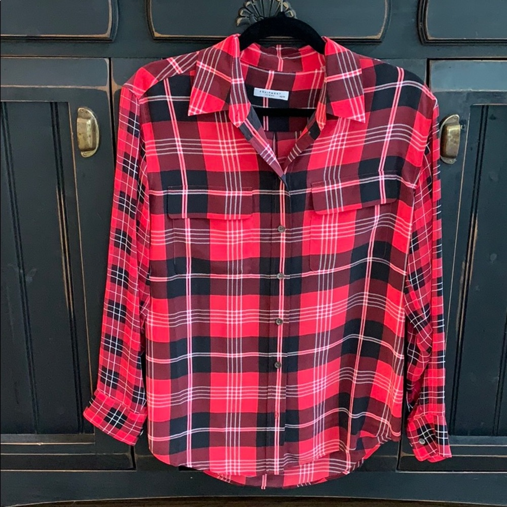 Equipment classic silk button down